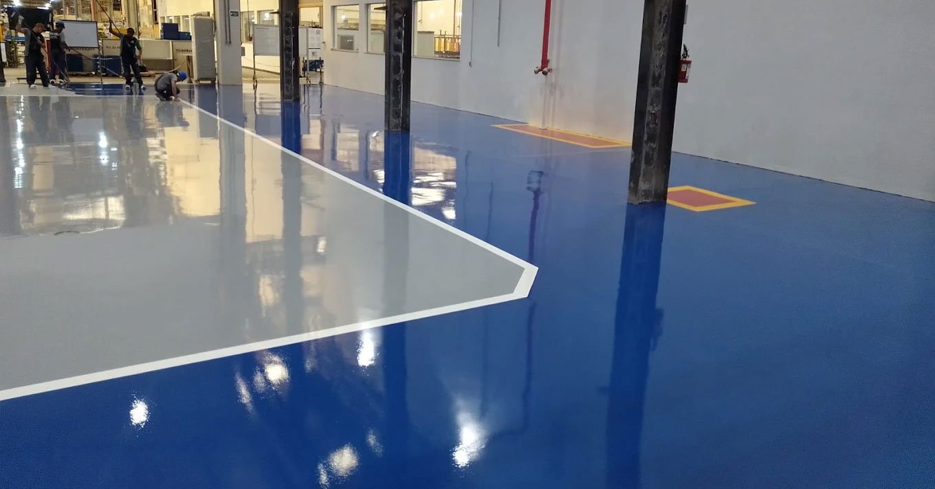 Demarcação-de-pisos-industriais-e-a-norma-ANSI-Z535.1