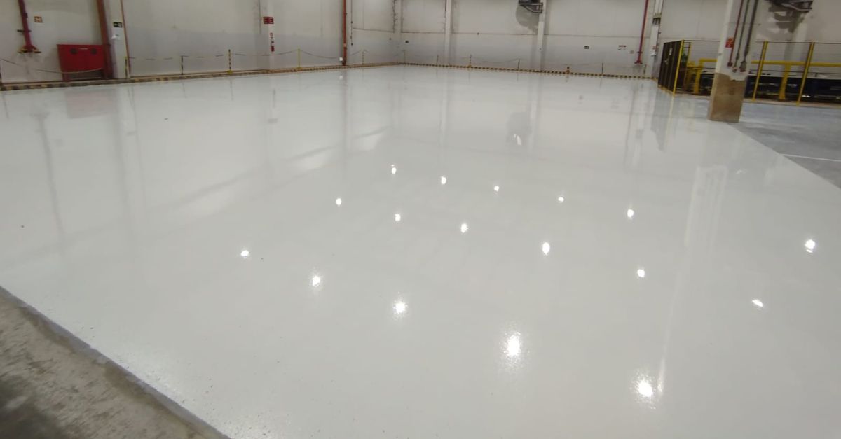 Epóxi ou Poliuretano - saiba escolher o piso industrial ideal