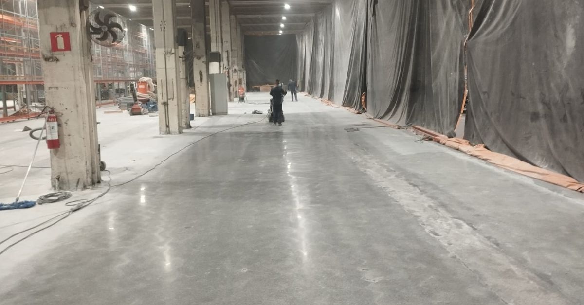 Manutenção preventiva de pisos epóxi industriais