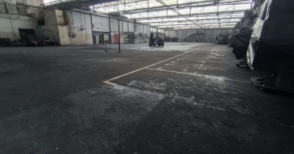 Recuperação de pisos epóxi industriais quando evitar a substituição completa