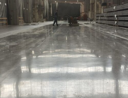 Desgaste em pisos industriais: como evitar falhas prematuras