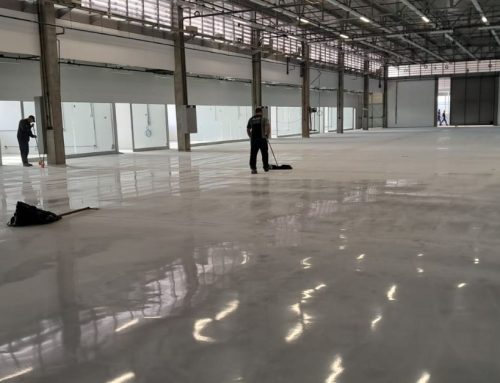 Piso industrial para galpão: critérios de especificação
